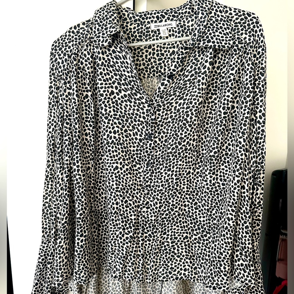 Billabong blouse size medium